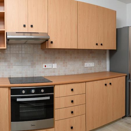Ollies 3 Bedroom Apartment Ларнака Екстер'єр фото