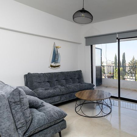 Ollies 3 Bedroom Apartment Ларнака Екстер'єр фото