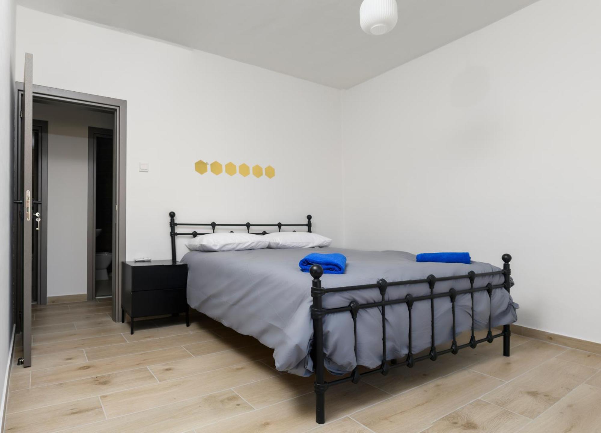 Ollies 3 Bedroom Apartment Ларнака Екстер'єр фото